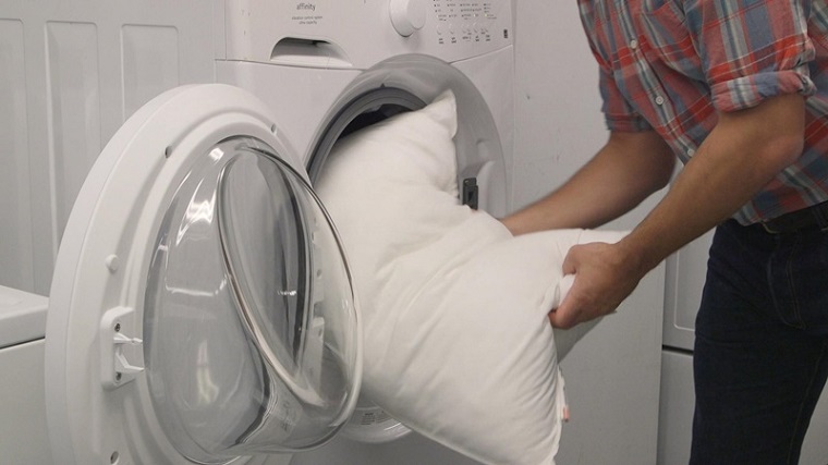 Giặt gối Sông Hồng bằng máy giặt thế nào tránh hư hỏng gối